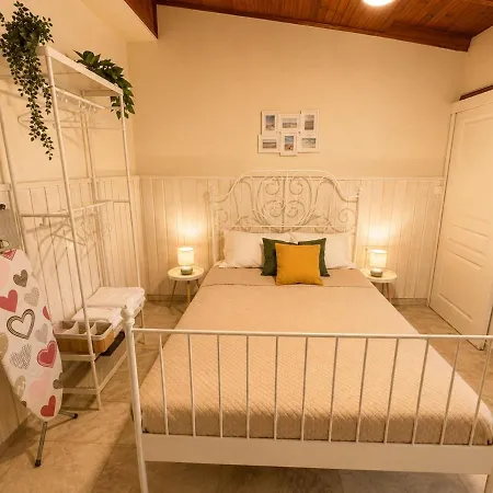Coastal Retreat In With Private Entrance * Erétria