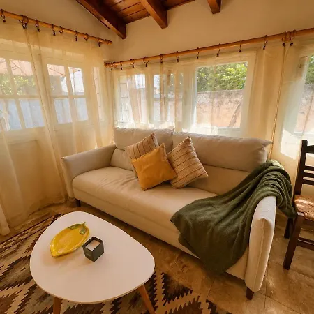 Casa vacanze Coastal Retreat In With Private Entrance Erétria