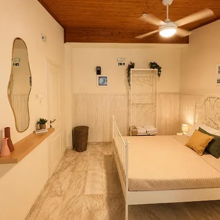 Coastal Retreat In With Private Entrance * Erétria
