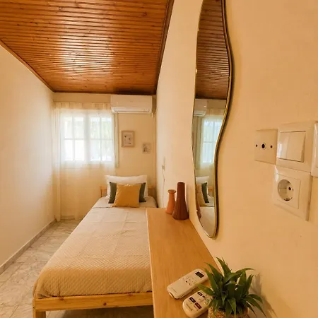 Coastal Retreat In With Private Entrance *