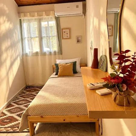 Coastal Retreat In With Private Entrance בית נופש *